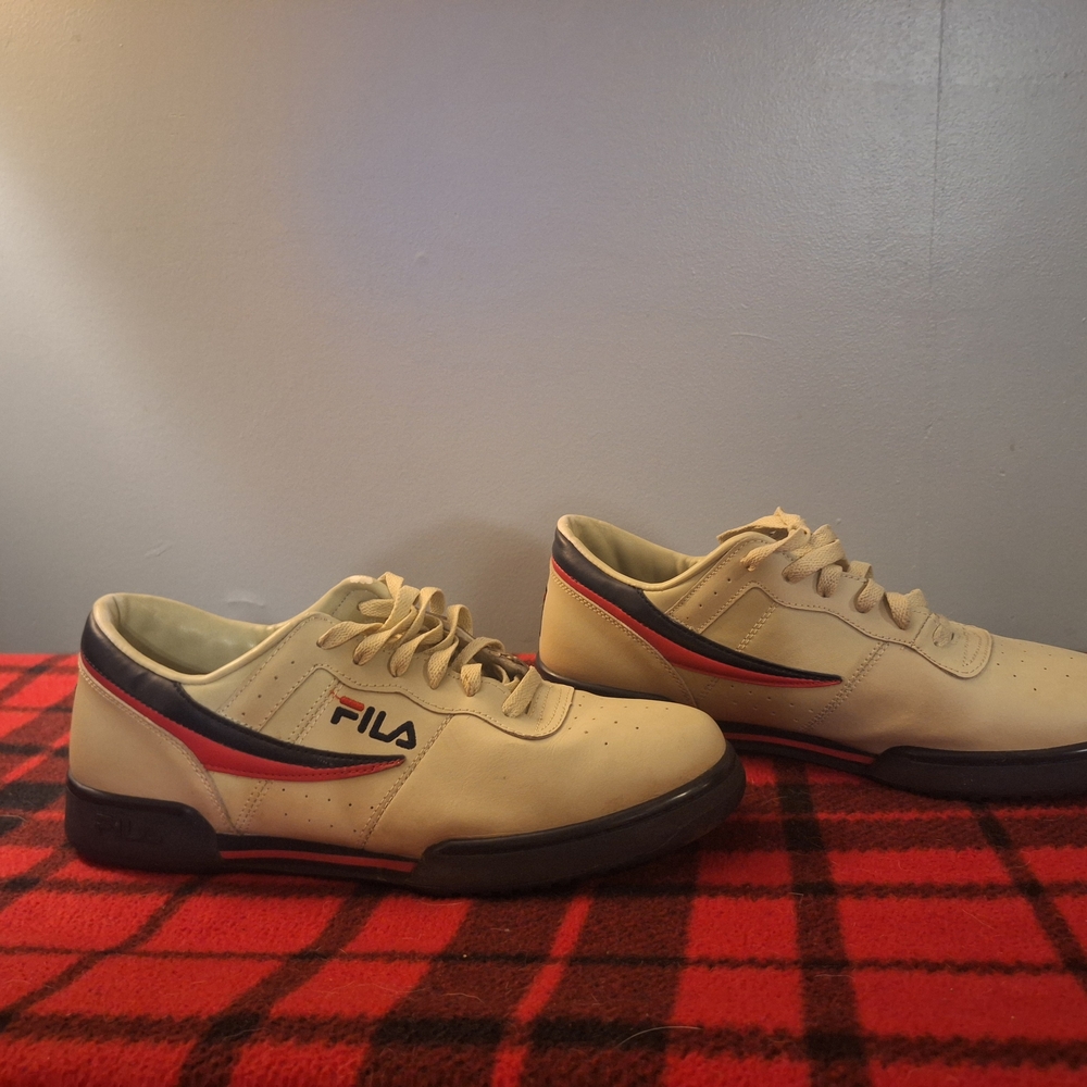 Fila Men's Cream and Red Sneakers